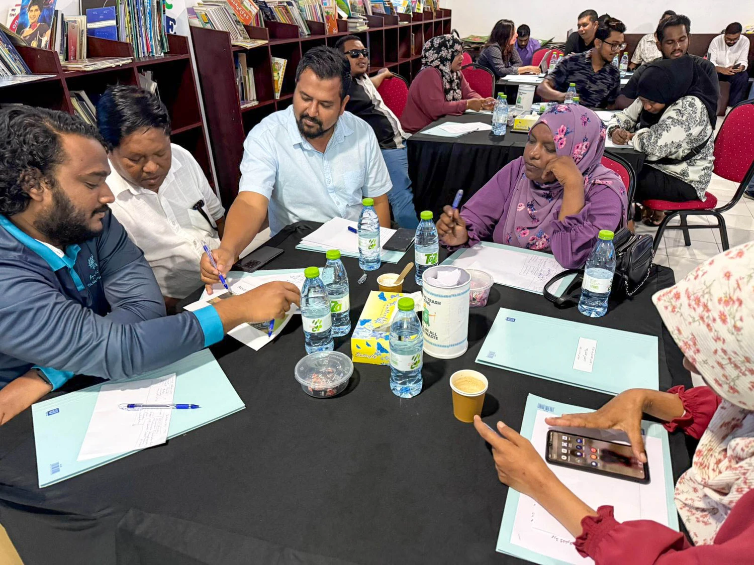 Image for "އަހަންނަކީ ނޫސްވެރިއެއް" ޕްރޮގްރާމް service